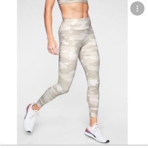 Athleta Elation como tight leggings with side zip pockets size Medium